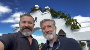 Emilio Aragón, en Lanzarote, junto al actor Germán Barrios