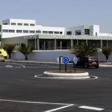 El Cabildo de Lanzarote pone en marcha una nueva línea de guagua que conecta con el Hospital General