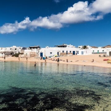 lagraciosa Teguise reclama al Estado una solución definitiva para garantizar la presencia de la Guardia Civil en La Graciosa
