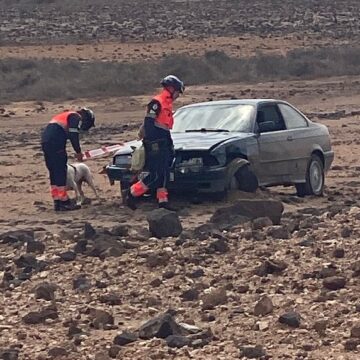 Un turismo se sale de la vía tras chocar con otro en Playa Blanca
