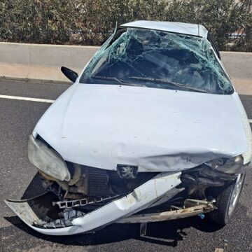 accidenteplayahondaapr24 (2) Tres heridos tras el vuelco de un vehículo en Playa Honda