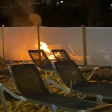 incendiohamacascostateguisemar24 La Guardia Civil detiene a nueve menores involucrados en los incendios ocasionados en las hamacas de Costa Teguise