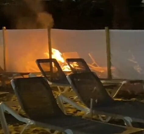 incendiohamacascostateguisemar24 La Guardia Civil detiene a nueve menores involucrados en los incendios ocasionados en las hamacas de Costa Teguise