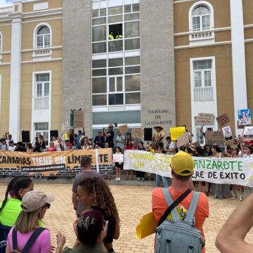 Unas 9.000 personas asisten en Lanzarote a la manifestación de ‘Canarias tiene un límite’, según la Delegación del Gobierno