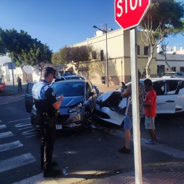 accidente titerroy arrecife jul24 Aparatoso accidente en Titerroy entre dos turismos