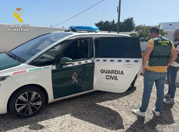 guardia civil jul24 La Guardia Civil detiene a una persona por ocasionar unas lesiones muy graves en un ojo con una botella rota en Lanzarote