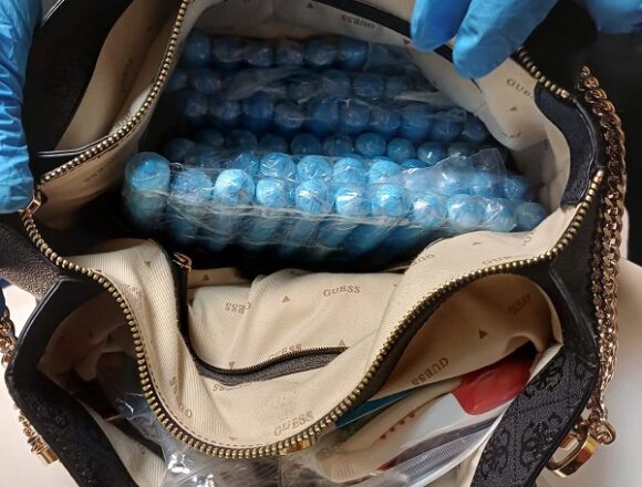 droga apto lanzarote jul24 Interceptada una pasajera en el aeropuerto de Lanzarote con más de un kilo y medio de cocaína en su equipaje