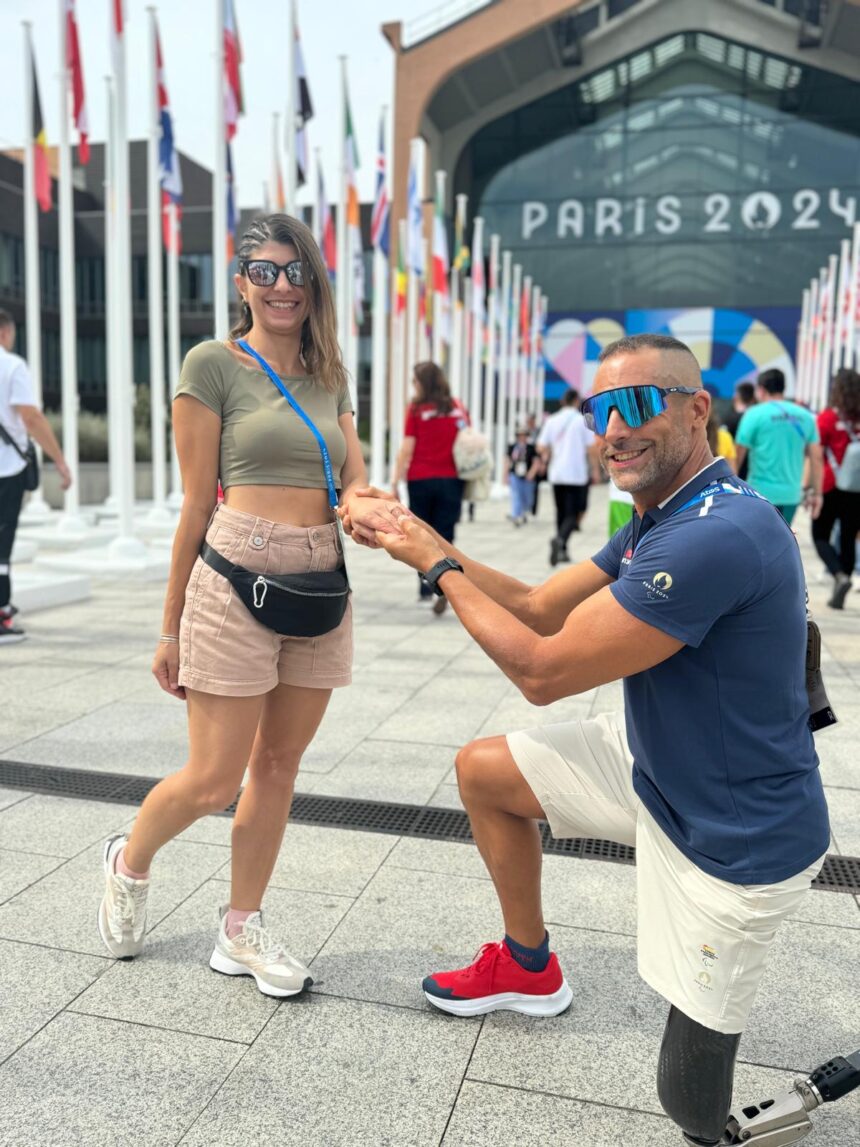 lionel morales Paris (3) Lionel Morales pide la mano a su novia en el desfile de apertura de los Juegos Paralímpicos de París