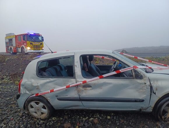accidente tinajo octubre 24 Un conductora herida tras un accidente de tráfico en Tinajo