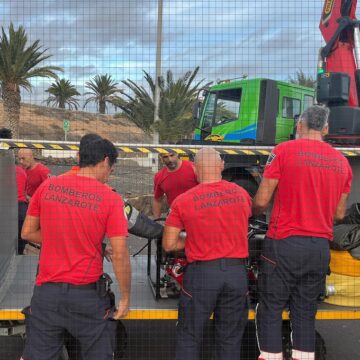 bomberos lanzarote Cuatro bomberos de Lanzarote, dos vehículos y material de rescate viajan a Valencia para colaborar en los estragos ocasionados por la DANA