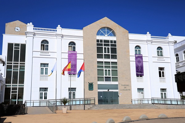 CABILDO DE LANZAROTE (1) La vivienda, el agua, la sanidad y la inmigración son los principales problemas para los hogares lanzaroteños