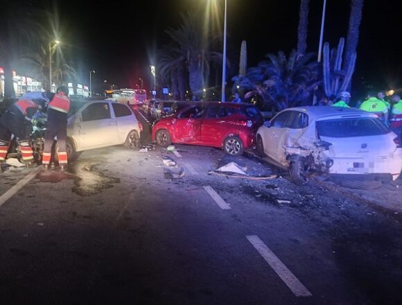 accidente costa teguise dec24 Una peatona herida tras el choque de varios vehículos en Costa Teguise