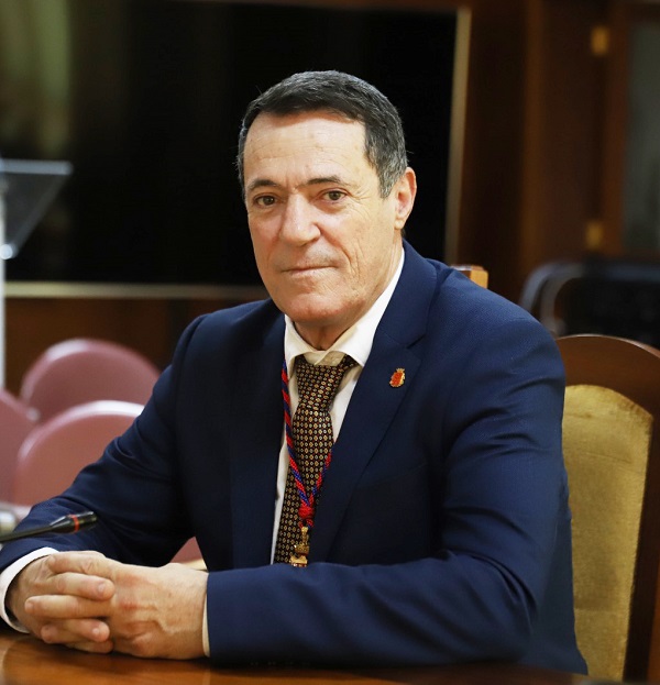 vox oscar perez Vox denuncia que el Cabildo de Lanzarote ha gastado casi once millones de euros en residencias de menores en los últimos tres años