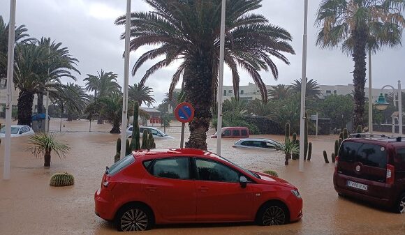 lluvia costa teguise mayo25 El Consorcio de Seguridad y Emergencias de Lanzarote recomienda extremar precauciones ante las lluvias puntualmente fuertes