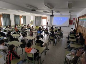 La influencer ThaNix229 cautiva a los estudiantes de Teguise con ...