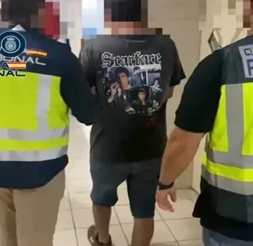 policia apuñalado ace jun25 Detienen a un hombre por apuñalar a otro en las inmediaciones de un bar de Arrecife