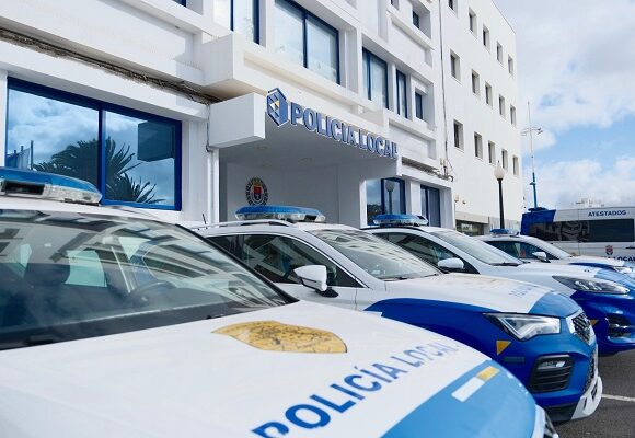 Policía Local de Arrecife La Policía Local de Arrecife detiene una persona con coche robado, sin permiso de conducción, bajo los efectos de cocaína y con documentación sustraída