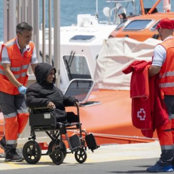 Una mujer sin piernas, entre las 38 personas rescatadas de la última patera en Lanzarote