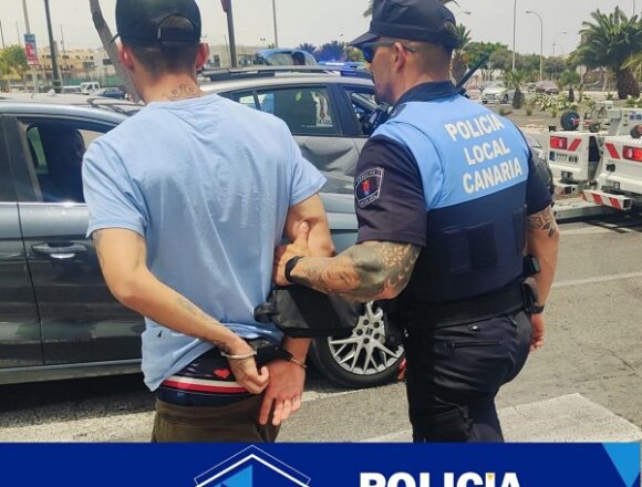 policia loical arrecife coche robado jul23 La Policía Local de Arrecife detiene al conductor de un vehículo sustraído tras herir gravemente a un motorista y abandonar el lugar del accidente