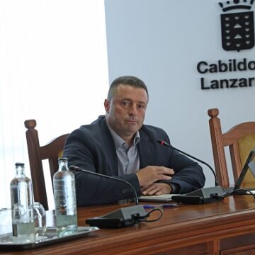 oscar noda Óscar Noda: “Oswaldo Betancort debe cambiar el rumbo económico al Cabildo de Lanzarote antes de llevarlo a la ruina”