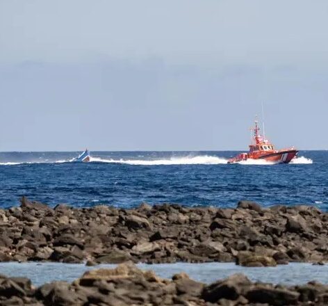 patera salvamento maritimo lanzarote 1 septiembre 2021 Rescatadas 62 personas migrantes que viajaban a bordo de una patera en aguas próximas a la isla de Lanzarote