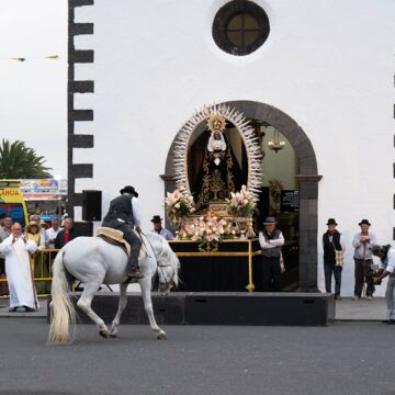 dolores romeria Miles de peregrinos acompañan a la Virgen de Los Dolores en una romería marcada por la devoción y la tradición