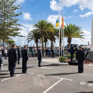 Arrecife  inaugura un obelisco para honrar a los policías fallecidos