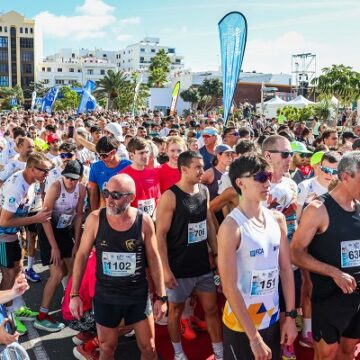 Cerca de mil trescientas personas despiden el año participando en la San Silvestre Ciudad de Arrecife