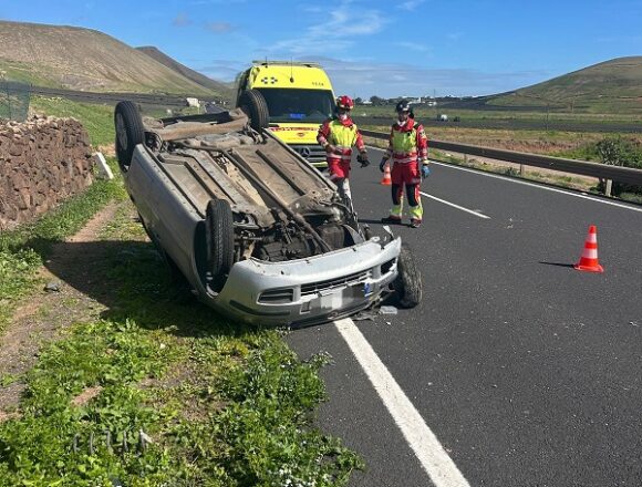 accidente femes jan26 Una persona herida tras el vuelco de un vehículo en la LZ-702 cerca de Femés