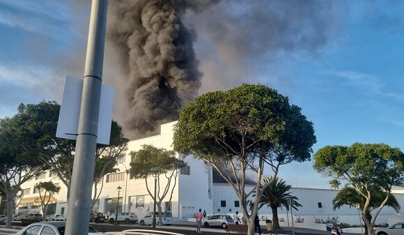 incendio valterra feb26 Un incendio en Arrecife calcina nueve guaguas y dos furgonetas de Lanzarote Bus