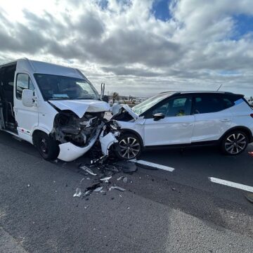 accidente macher mar26 Dos heridos tras el choque de un turismo y un microbús en Mácher