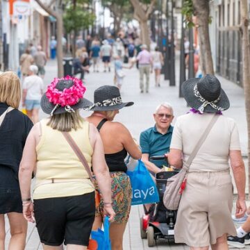 calle real turismo El comercio del centro de Arrecife abre los domingos con escalas de cruceros