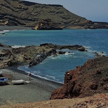 Playa de El Golfo El Cabildo y el Gobierno de Canarias reclaman coordinación tras la demolición de la escalera histórica de El Golfo