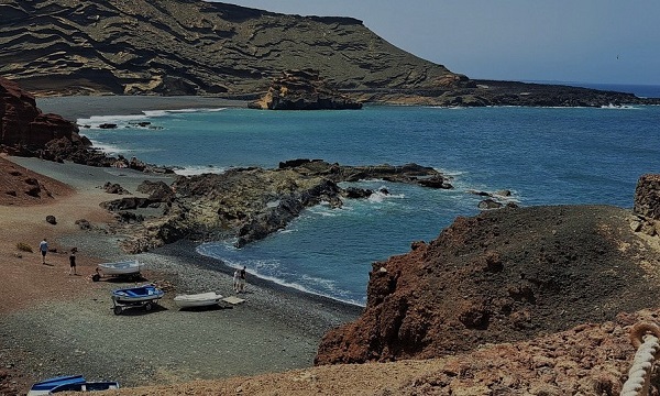 Playa de El Golfo El Cabildo y el Gobierno de Canarias reclaman coordinación tras la demolición de la escalera histórica de El Golfo