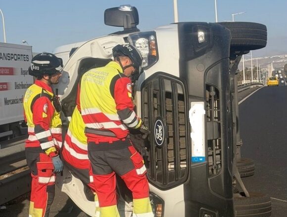 accidente arrecife jul26 Vuelco de vehículo sin atrapados en la LZ-2