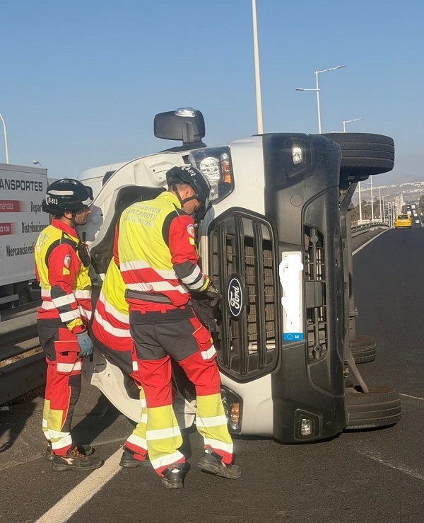 accidente arrecife jul26 Vuelco de vehículo sin atrapados en la LZ-2