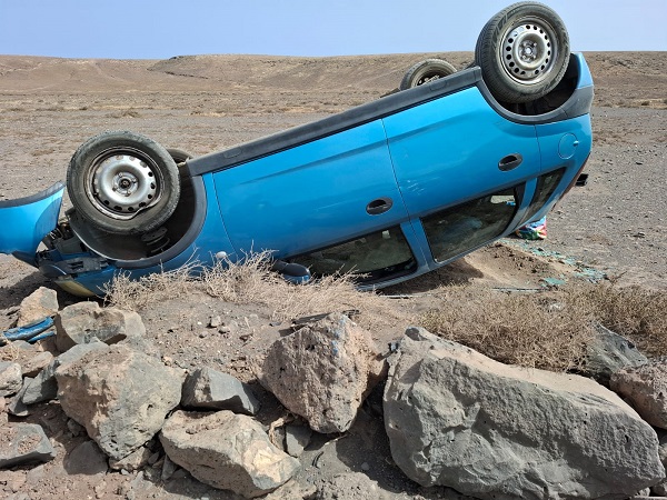 accidente yaiza jul26 Un herido tras el vuelco de un turismo en Playa Blanca