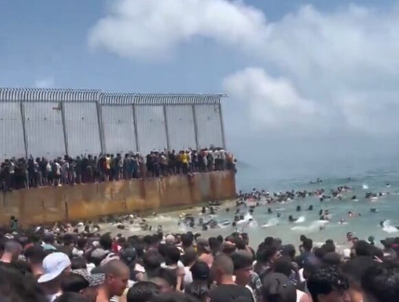 ceuta inmirgantes jul26 Pedro Sánchez se olvida de Ceuta en la comparecencia para convocar elecciones