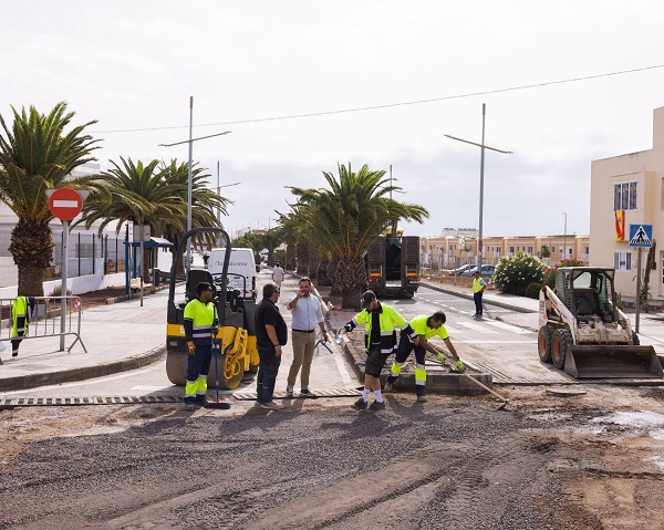 rotura agua arrecife yontahan argana jul26 Arrecife reabre al tráfico esta tarde la calle Tajaraste tras la reparación de la grave avería en la red del Consorcio del Agua