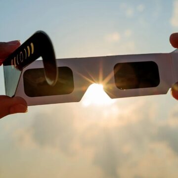 gafas eclipse El Consorcio de Seguridad y Emergencias de Lanzarote y La Graciosa emite una serie de recomendaciones para evitar afecciones a la salud durante el eclipse