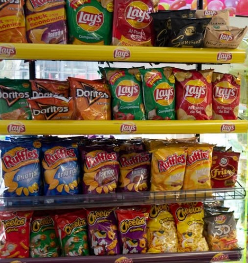 papas fritas supermercado Europa pone fecha al fin de las bolsas de papas fritas llenas de aire