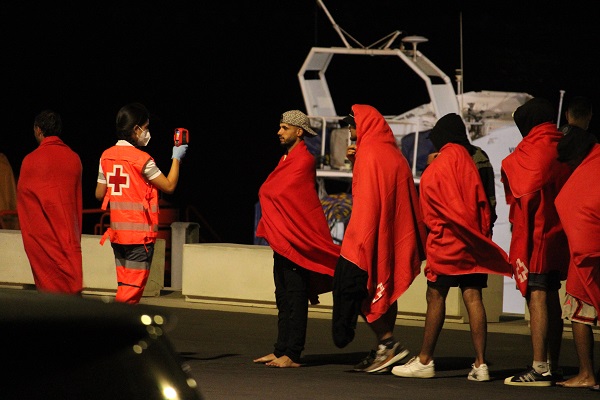 patera aug Salvamento Marítimo rescata a 241 migrantes en tres pateras cerca de Lanzarote