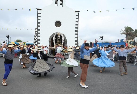 Ofrenda de Los Dolores (117) La Romería de la Virgen de Los Dolores vuelve a congregar a miles de personas en Mancha Blanca