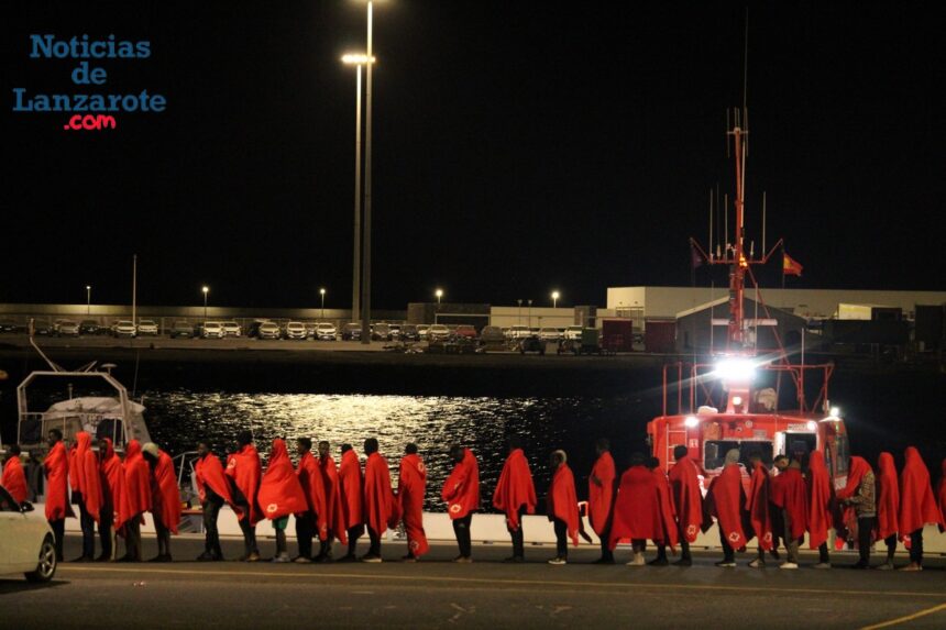 patera 24 sept Salvamento Marítimo rescata en dos días ocho pateras con 452 personas