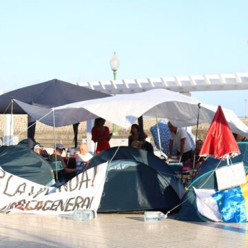 Asamblea vivienda lanzarote La Asamblea por la Vivienda de Lanzarote anuncia que mantendrá la protesta y reclama que se respete el derecho de reunión