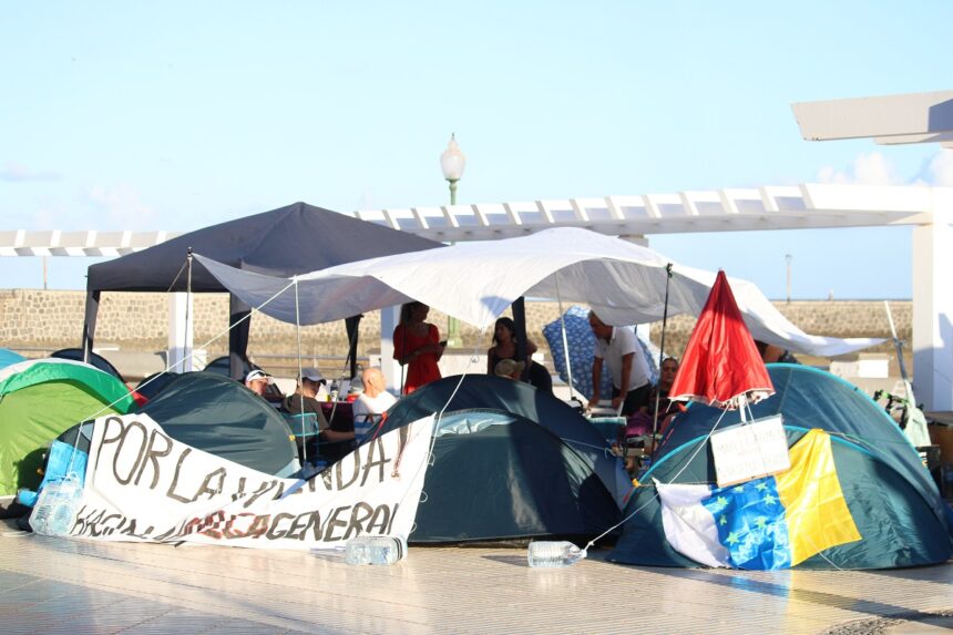 Asamblea vivienda lanzarote La Asamblea por la Vivienda de Lanzarote anuncia que mantendrá la protesta y reclama que se respete el derecho de reunión