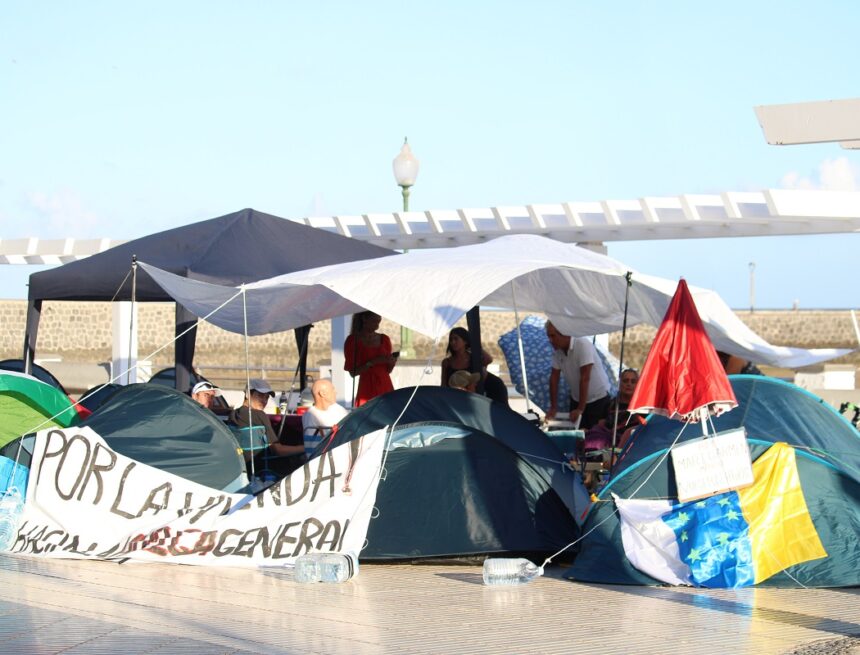 Asamblea vivienda lanzarote La Asamblea por la Vivienda de Lanzarote anuncia que mantendrá la protesta y reclama que se respete el derecho de reunión