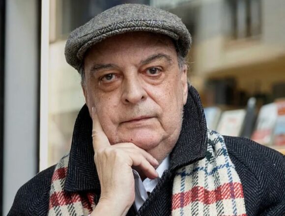 Enrique Vila-Matas escritor libros literatura foto @enriquevilamatas Enrique Vila-Matas recibe el Premio Nacional de las Letras Españolas por una obra que ha reinventado los límites de la ficción