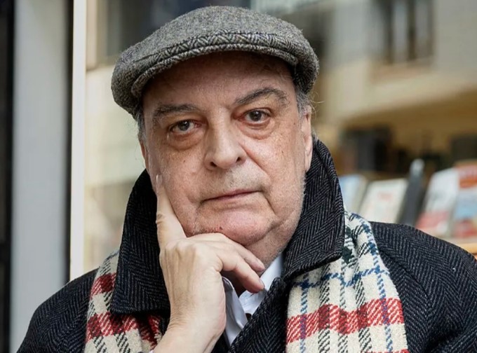 Enrique Vila-Matas escritor libros literatura foto @enriquevilamatas Enrique Vila-Matas recibe el Premio Nacional de las Letras Españolas por una obra que ha reinventado los límites de la ficción