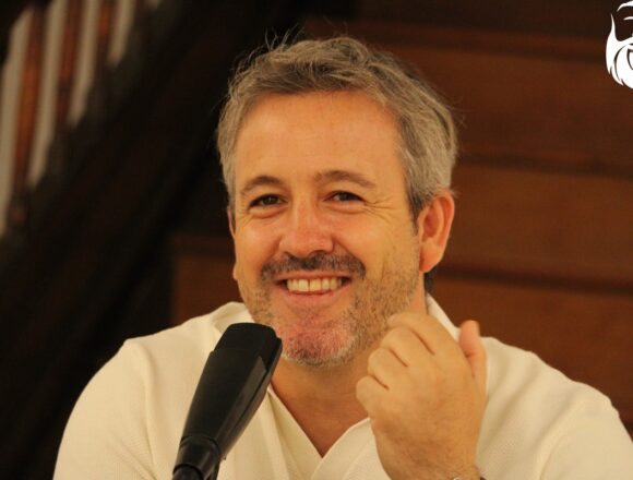 La biblioteca de los escritores muertos by Miguel Aguerralde (2) Miguel Aguerralde abre las puertas de una biblioteca muy especial para acercar los clásicos a jóvenes lectores